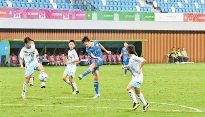 十五运会足球测试赛深圳光明开战