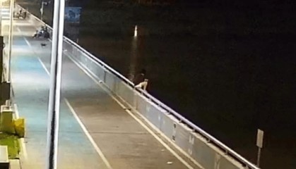 东莞一女子凌晨沉入漆黑水库,民警第二跳让人揪心……