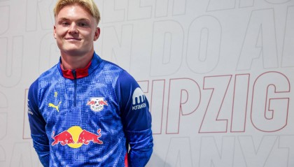 卖便宜了!尤文今夏1000万欧出售姆班古拉,如今德甲3场1球3助攻