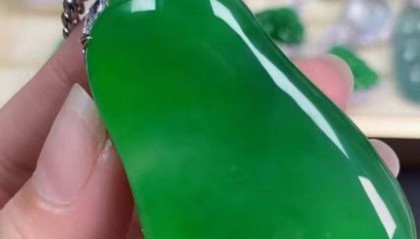 268万翡翠标错价按26.8万卖出 拒发货被判赔50万 商家:公司半年白干了,已上诉