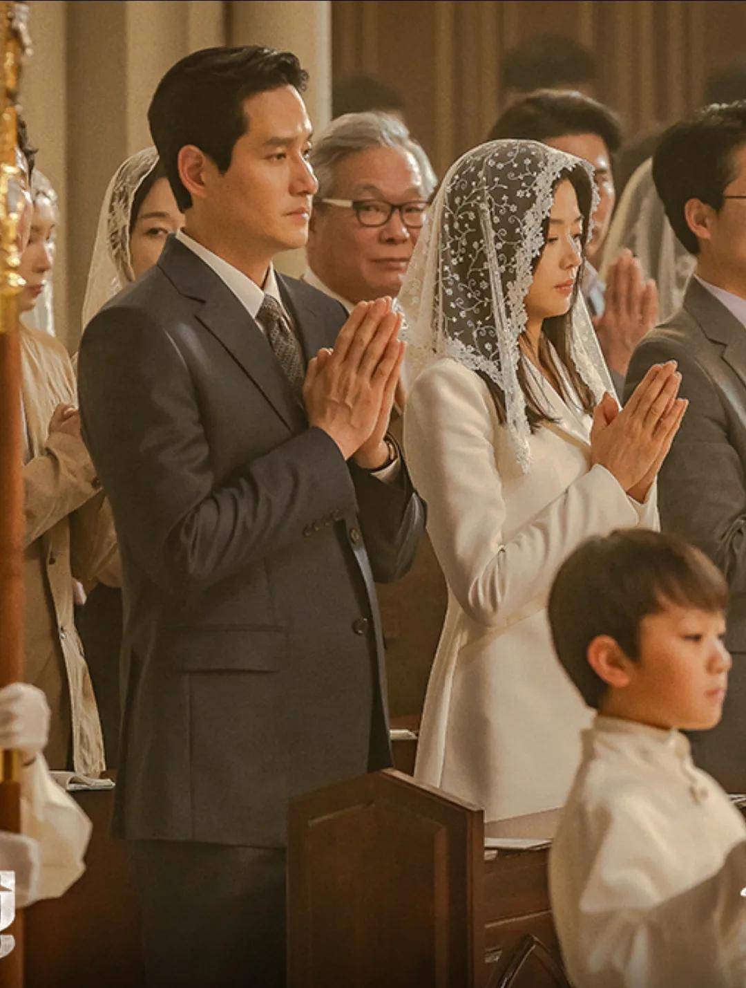 44岁要去“竞选总统”的全智贤,穿衣风格都变了!